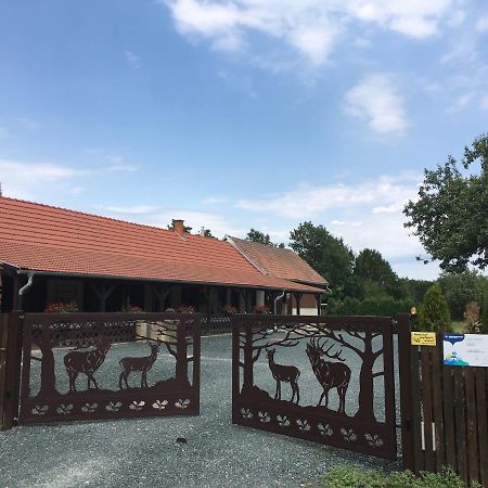 Hotel Vadaszhaz Egyhazasradoc Exterior foto