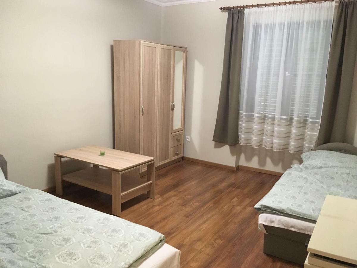 Hotel Vadaszhaz Egyhazasradoc Exterior foto